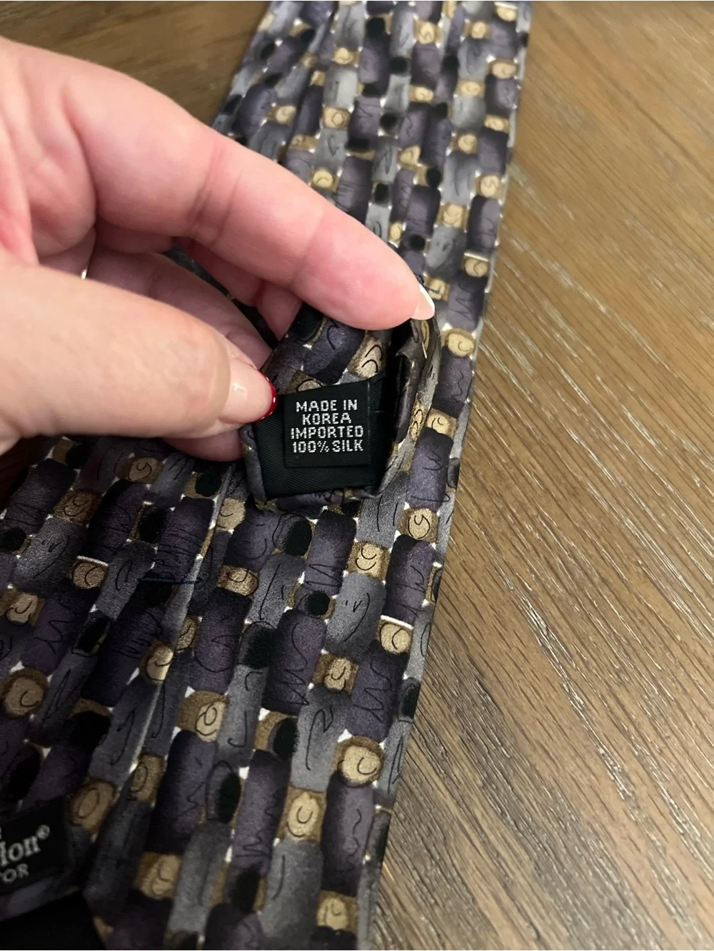 Dockers 100% Silk Geometric Pattern Necktie with Teflon Fabric Protector